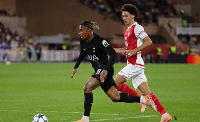 米兰娱乐入口-关于葡萄牙体育迎法甲关键赛；加时末段单刀错失；媒体盛赞；身体对抗强度拉满的信息