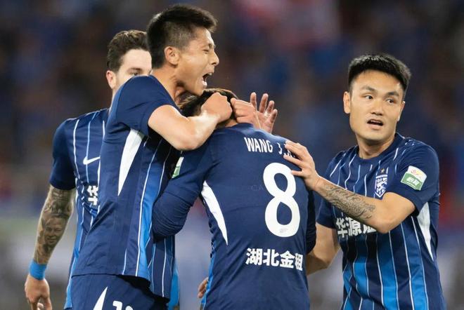 米兰网站-亚冠今晚走向成谜，武汉三镇刷新队史纪录，更衣室稳定，身体对抗强度拉满 